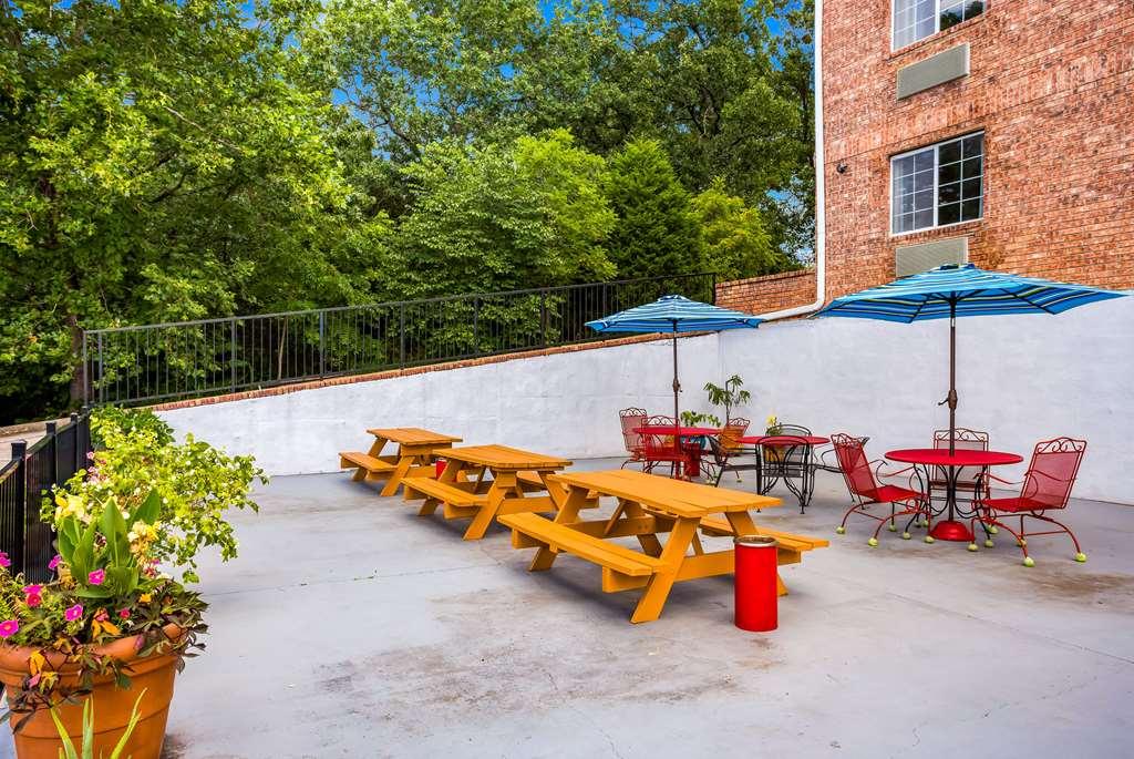 Rodeway Inn Branson, Brick House المرافق الصورة