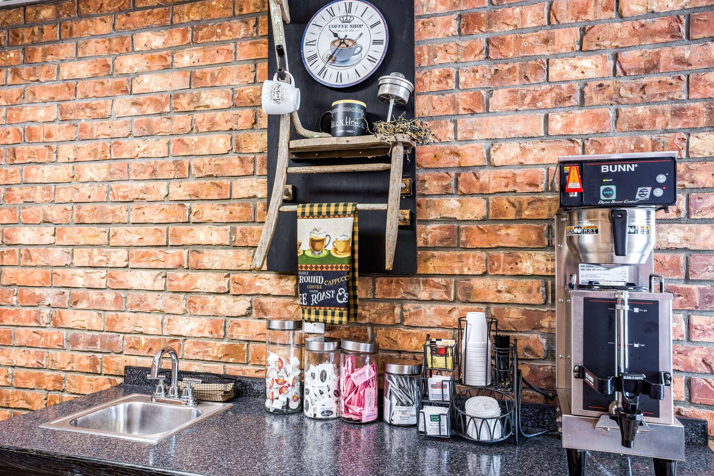 Rodeway Inn Branson, Brick House المظهر الخارجي الصورة
