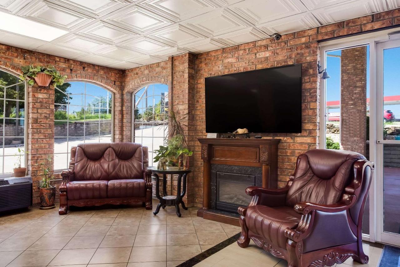 Rodeway Inn Branson, Brick House المظهر الخارجي الصورة